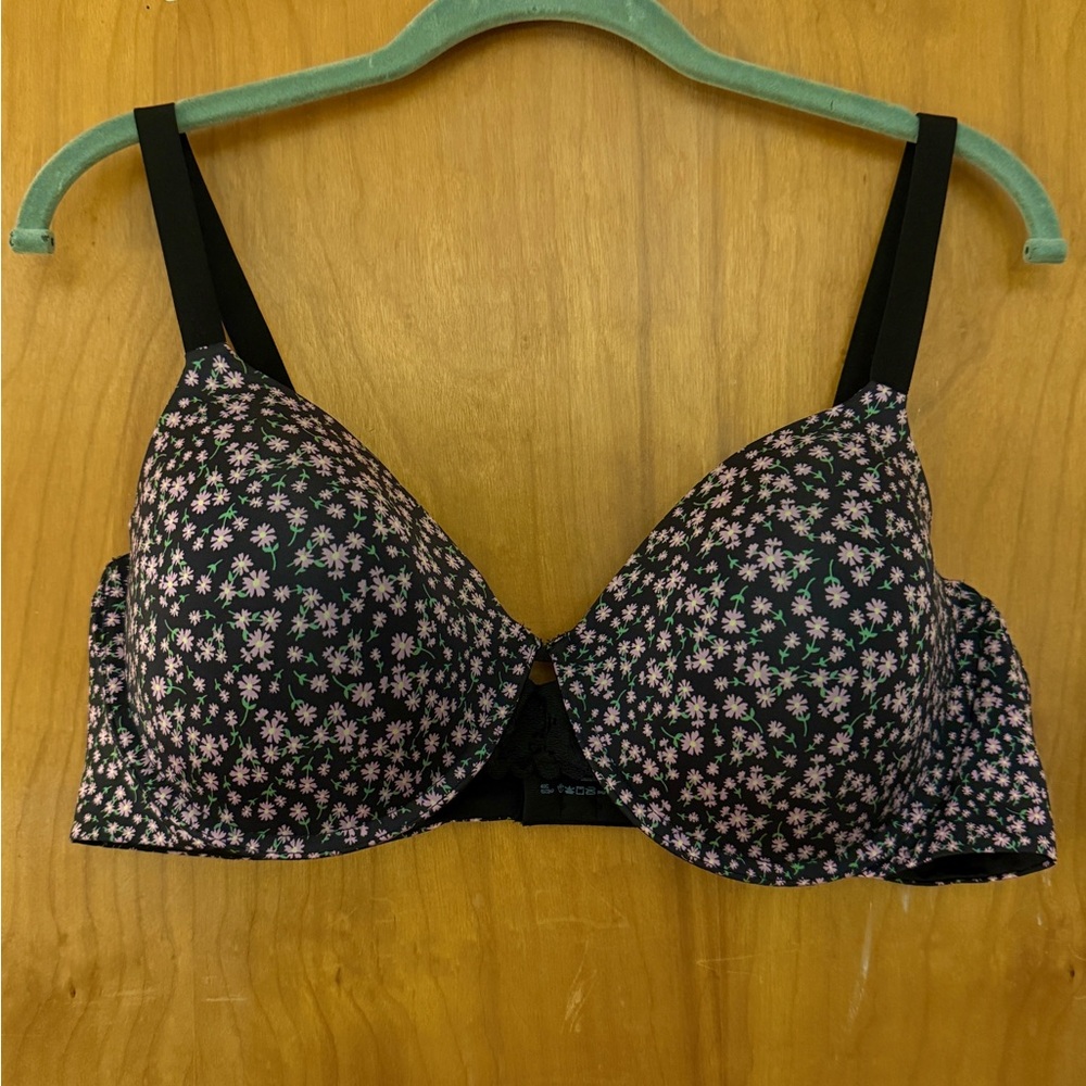 NWOT Maidenform Black and Pink Floral Bra
